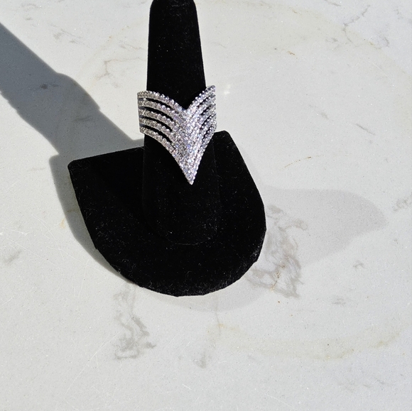 Sparkling Silver Chevron Pavé Ring - Picture 5 of 8